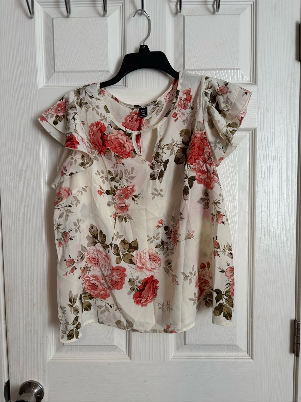 SHEIN Cream Floral Keyhole Flutter Sleeve Blouse with Pink Roses